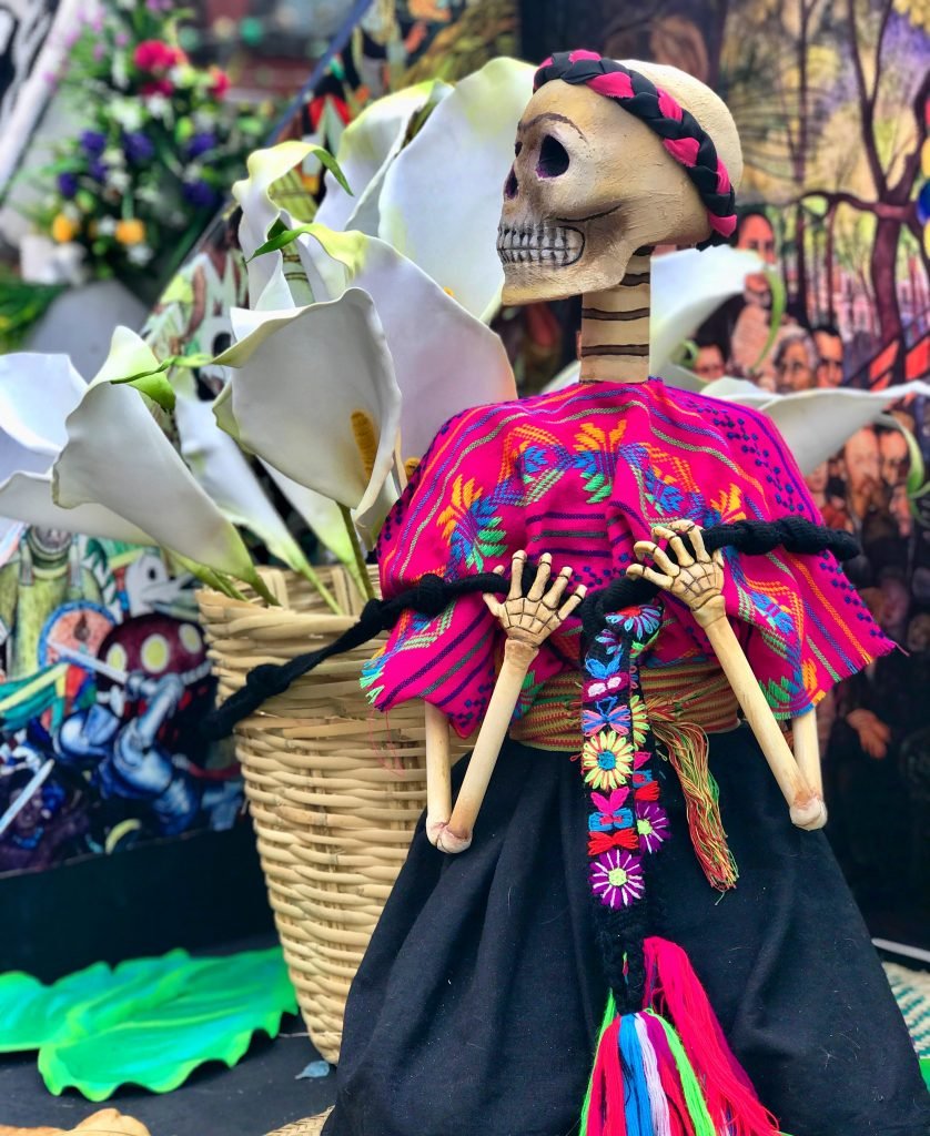 Una Catrina in abiti tradizionali