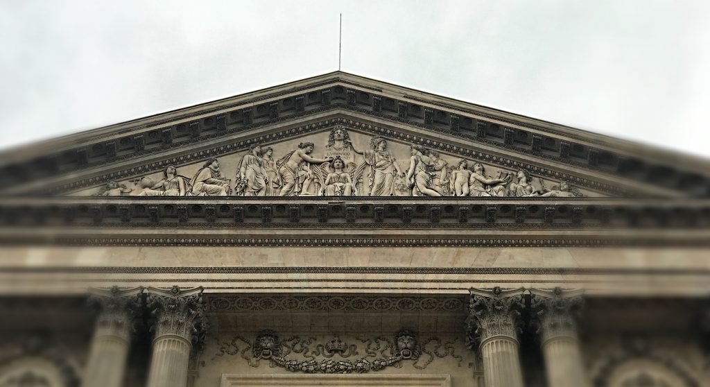 Frontone colonnade Louvre