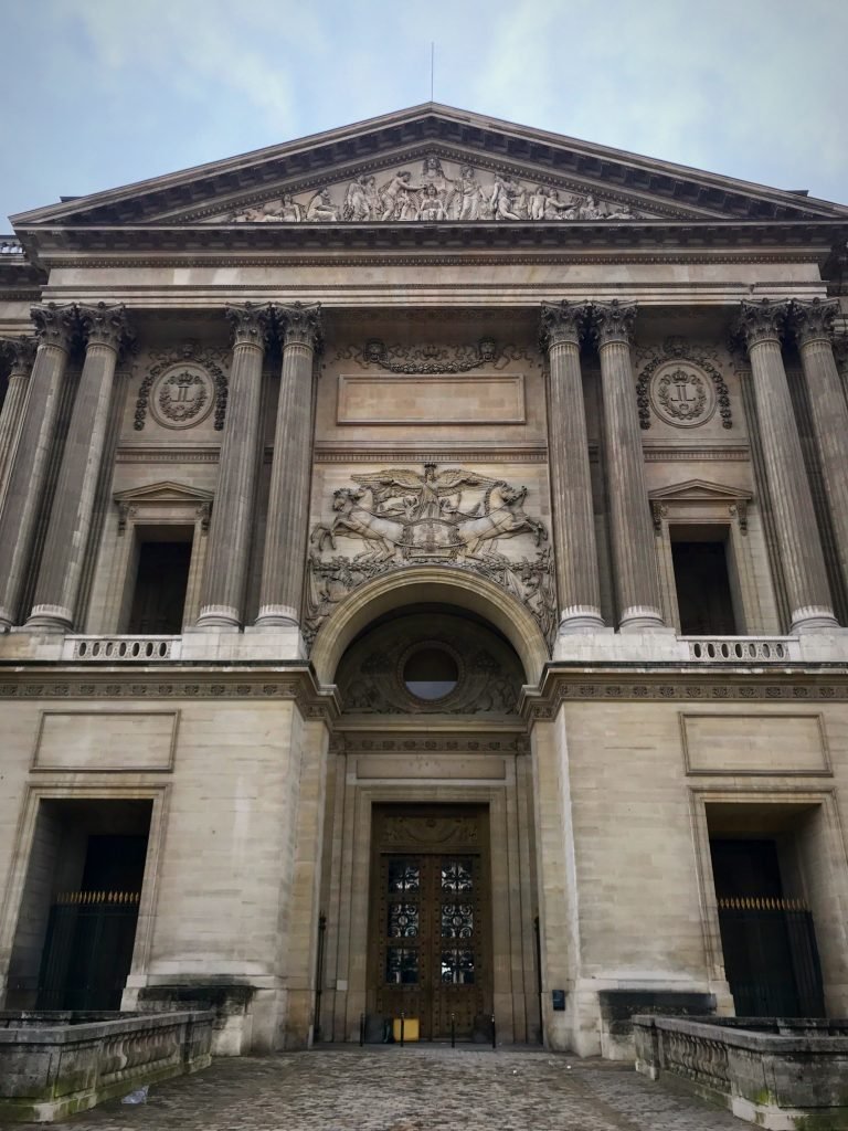 Padiglione centrale della colonnata Louvre