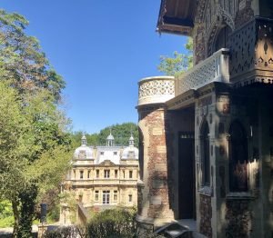 Il Castello di Monte-Cristo visto dal cabinet in cui Dumas si ritirava per lavorare.